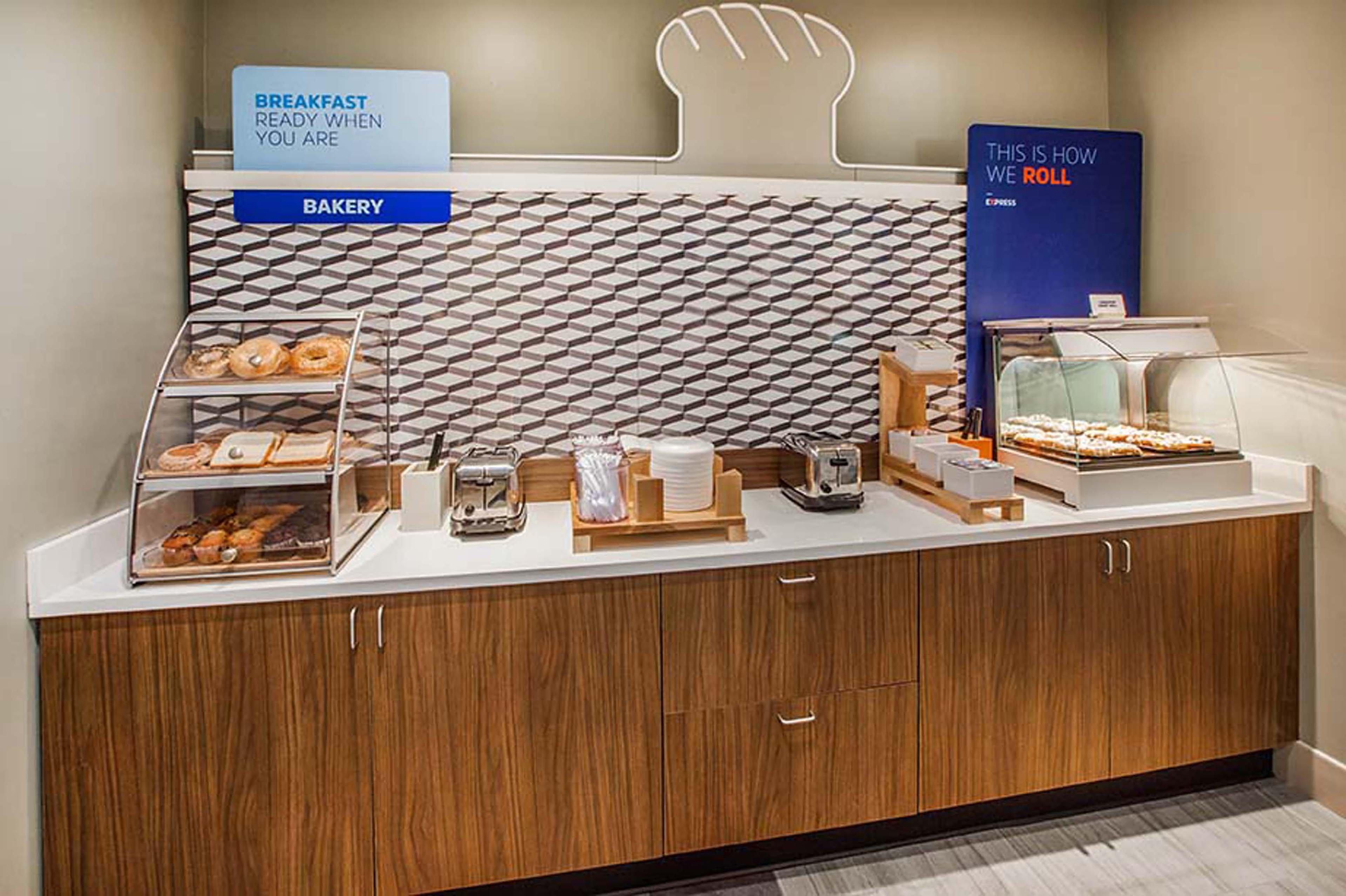 Holiday Inn Express & Suites Kansas City Airport By Ihg Exterior foto