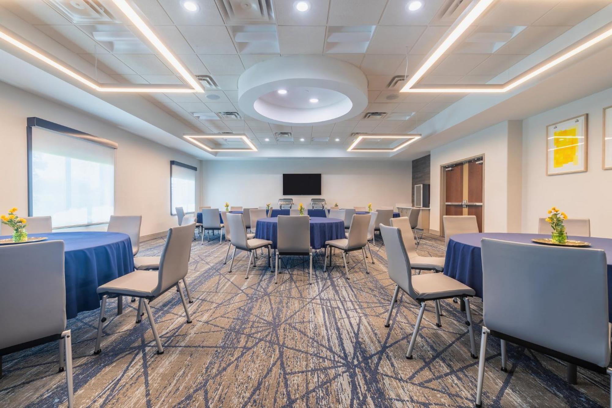 Holiday Inn Express & Suites Kansas City Airport By Ihg Exterior foto