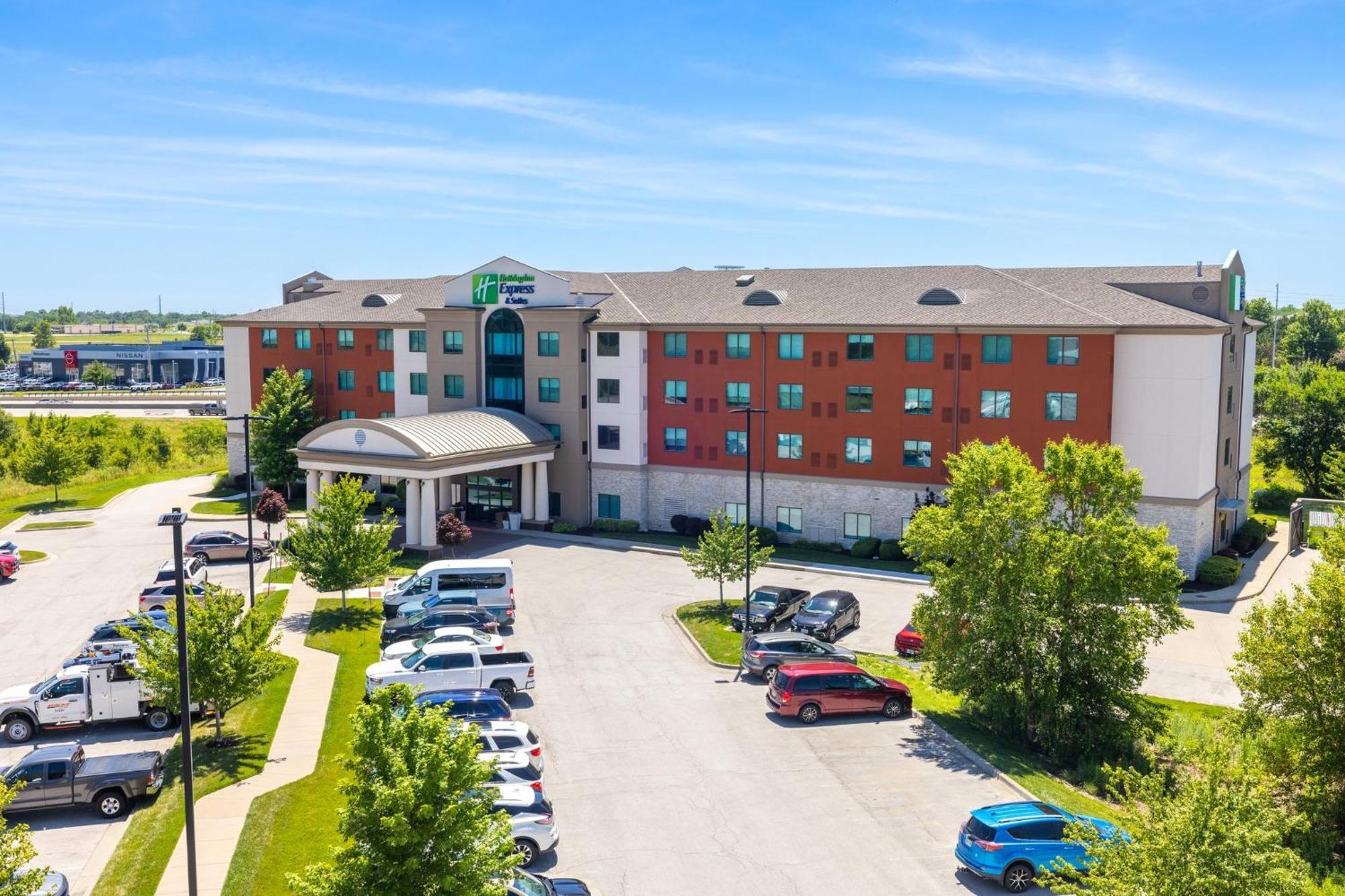 Holiday Inn Express & Suites Kansas City Airport By Ihg Exterior foto